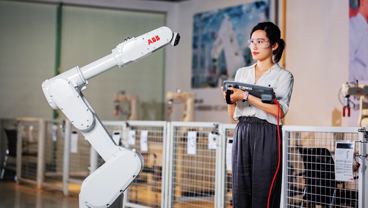 Dar alanlar için tasarlanan hızlı ve güçlü robot IRB 1300