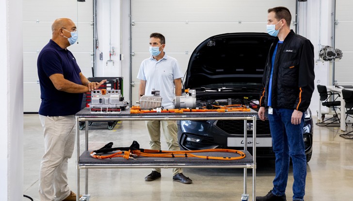 Seat, Elektromobilite Öğrenme Merkezi ile çalışanlarını elektrikli ve hibrit araç üretimine hazırlayacak