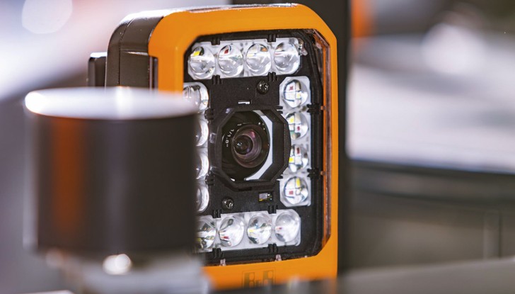 Yeni akıllı kamera, tam üretim hızında ürün değişikliklerini destekliyor