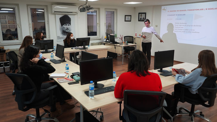 Tezmaksan’dan kadınlara ücretsiz CNC İşleme Merkezi Eğitimi